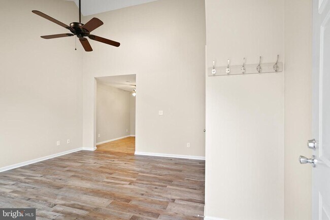 Building Photo - 609 N Ogle St