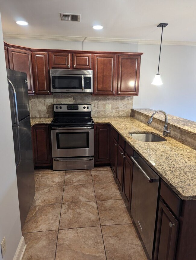 Building Photo - 128 W 4th St