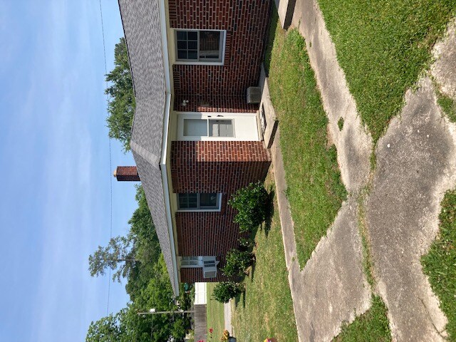 Primary Photo - 904 Central Dr