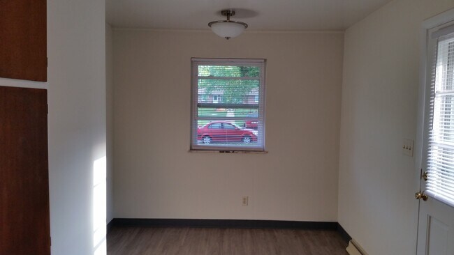Eat in kitchen area - 57 Sunnyside Ln