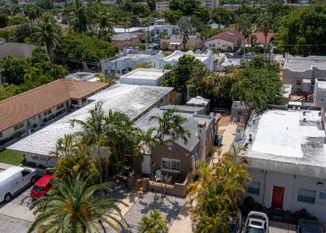 Foto del edificio - 626 NE 4th Ct.