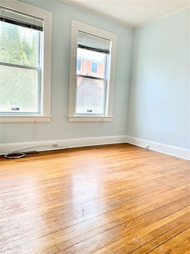 Foto del edificio - 25 Harborview Ave. 1st floor