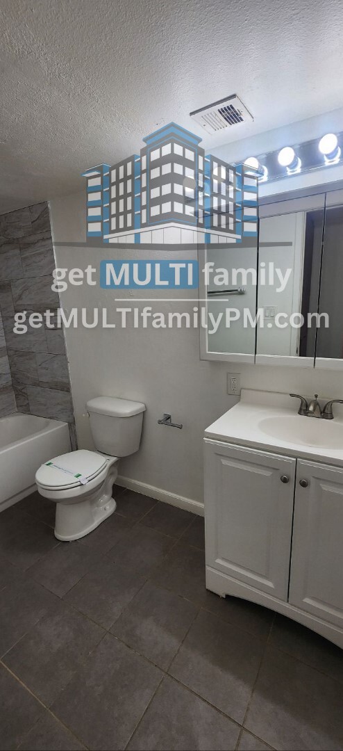 Building Photo - Your Perfect Phoenix Escape – Spacious 2-B...
