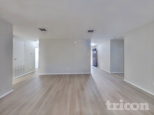 Foto del edificio - 1405 Englewood Dr