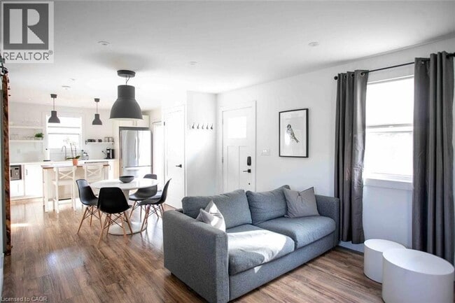 Photo du bâtiment - 426 Wilson St E