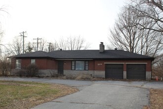 Building Photo - 1478 S Avon Ave