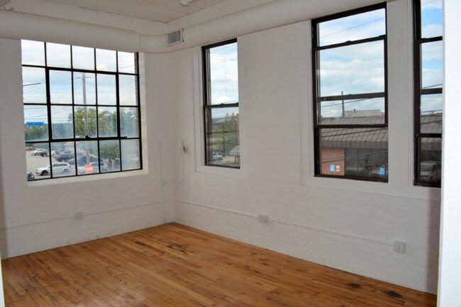 Foto del edificio - 320 Lafayette St