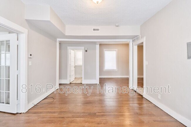 Foto del edificio - 3211 St John Ave