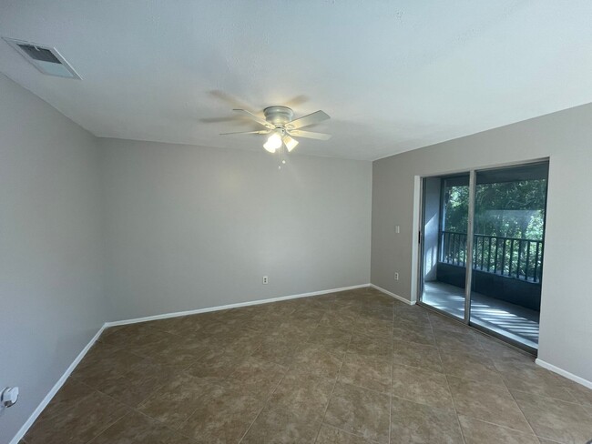 Building Photo - Newly Remodeled 2/2 Condo in South Daytona...