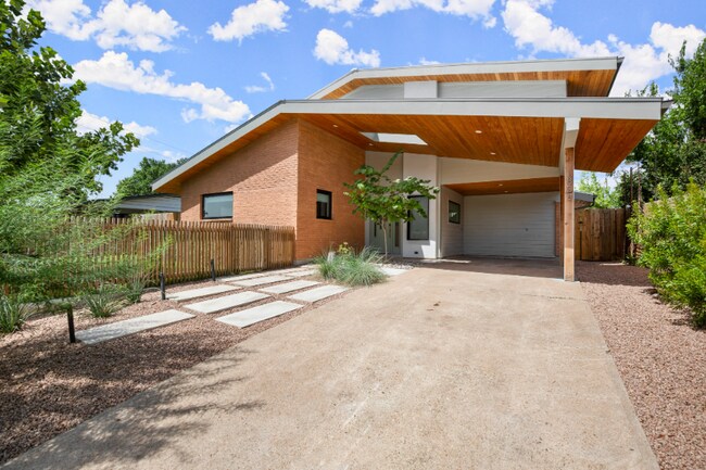 Building Photo - 1808 Loreto Dr