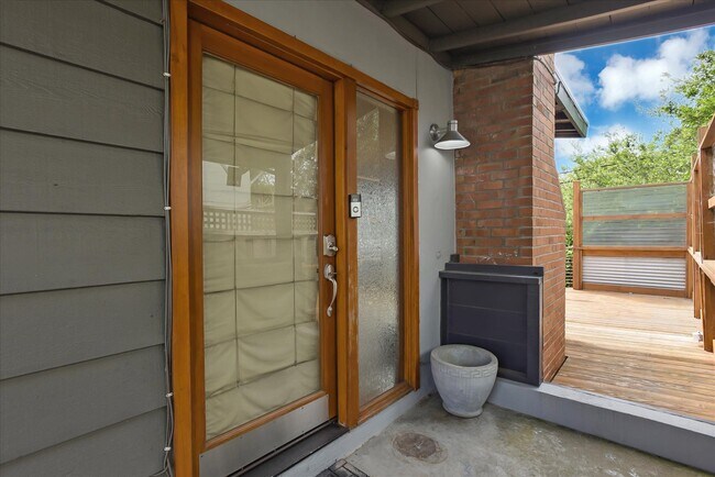 Foto del edificio - 2731 Maywood Dr