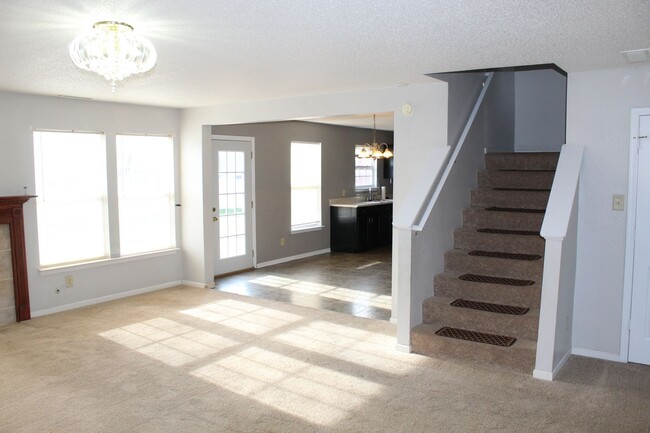 Foto del edificio - Huge 4 Bedroom Home in Avon Schools!