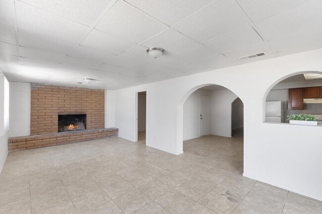 Building Photo - 7422 W Turney Ave