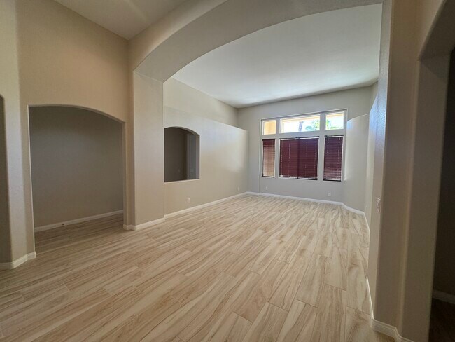Foto del edificio - 712 Pinnacle Heights Ln