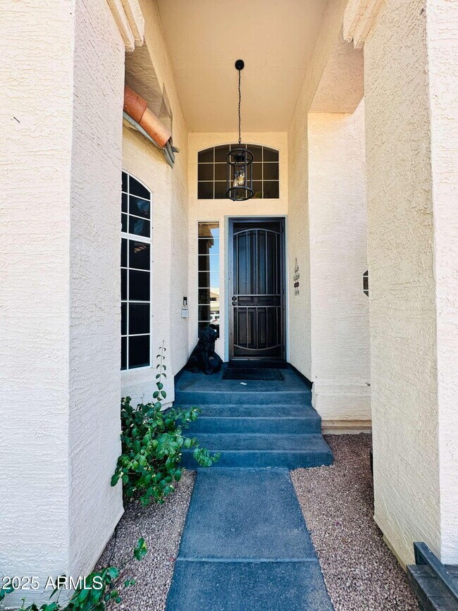 Building Photo - 727 W Mendoza Cir