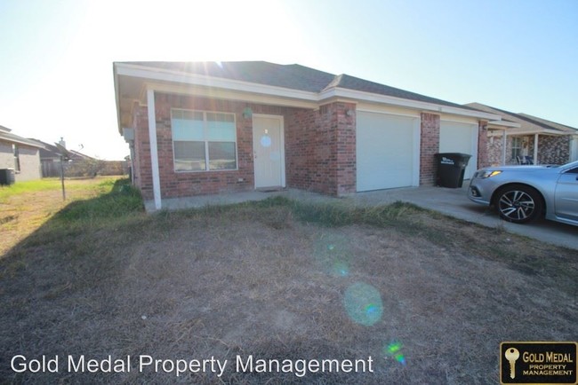 Building Photo - 318 Cedar Ridge Dr