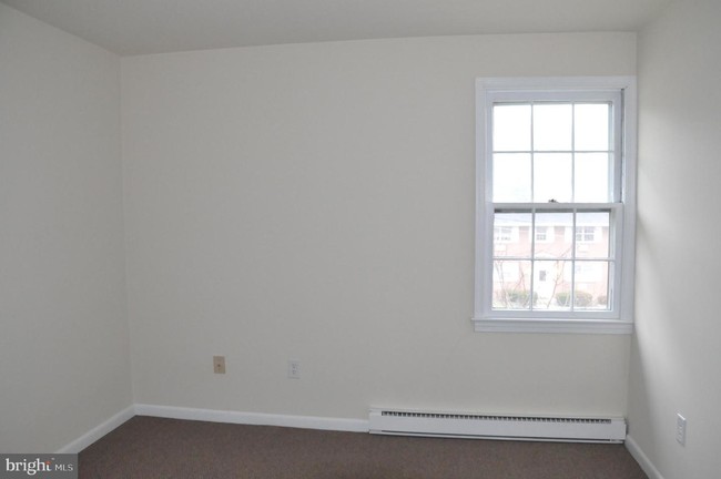 Building Photo - 7 Orchard Hills Dr