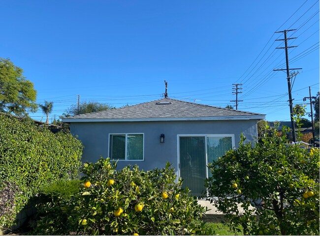 Foto del edificio - 12671 Victoria Ave