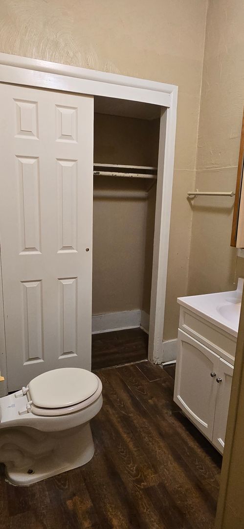 Foto del edificio - 905 W Charles St