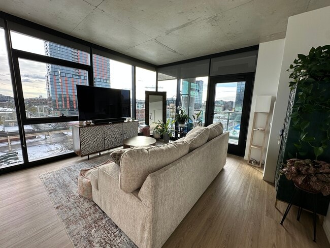 Building Photo - 225 N Elizabeth St