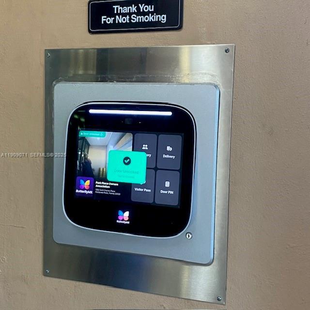 Building Photo - 1100 St Charles Pl