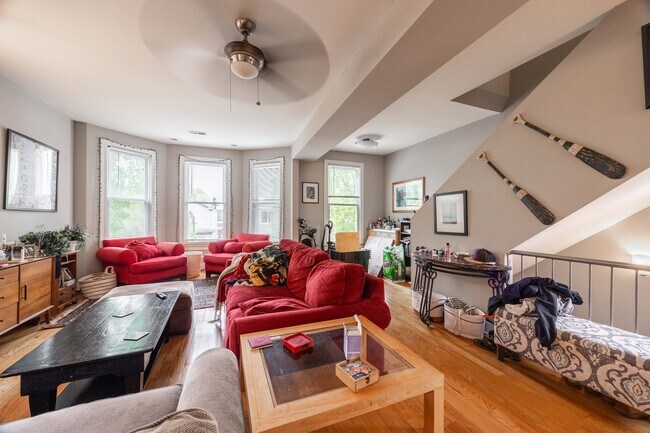 Foto del edificio - 3023 N Oakley Ave