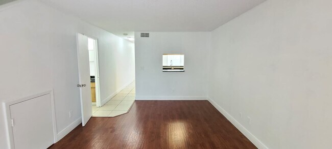 Building Photo - 7155 E Bank Dr