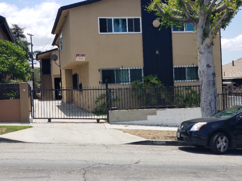 Primary Photo - 634 E Hyde Park Blvd