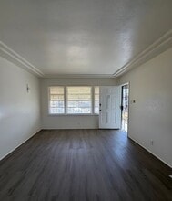 Building Photo - 807 W 82nd St