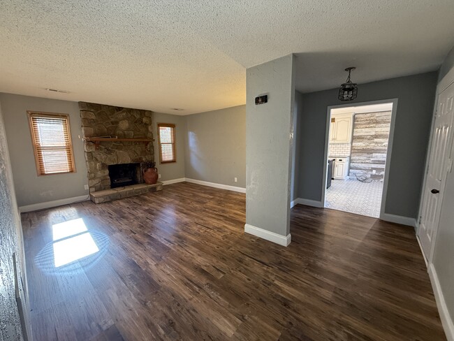 Building Photo - 5664 Buckhorn Rd