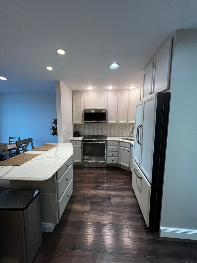 Building Photo - Beautiful Fifteenth floor Furnished one Bedroom with Views