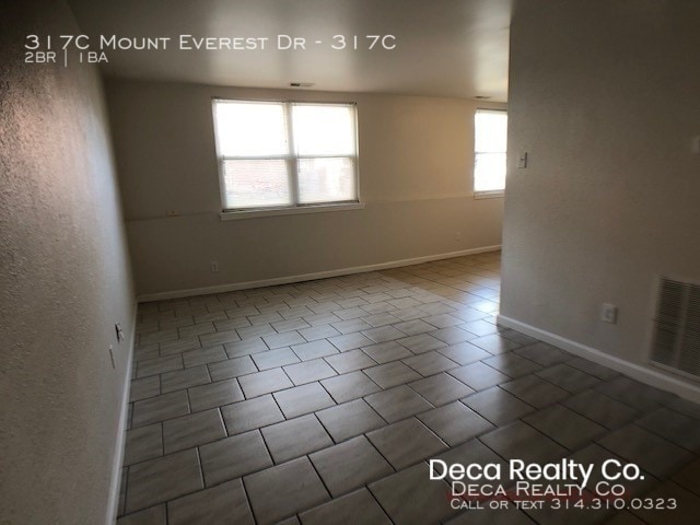 Building Photo - 2 Bedroom Apartment