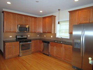 Foto del edificio - 3347 N Harding Ave