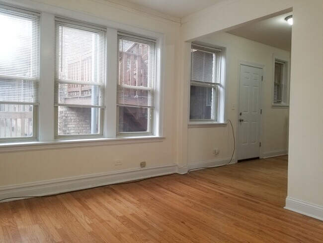 Building Photo - 2103 N Mozart St