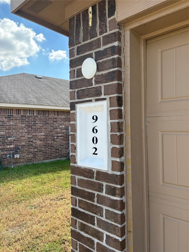 Foto del edificio - 9602 Paloma Creek Dr