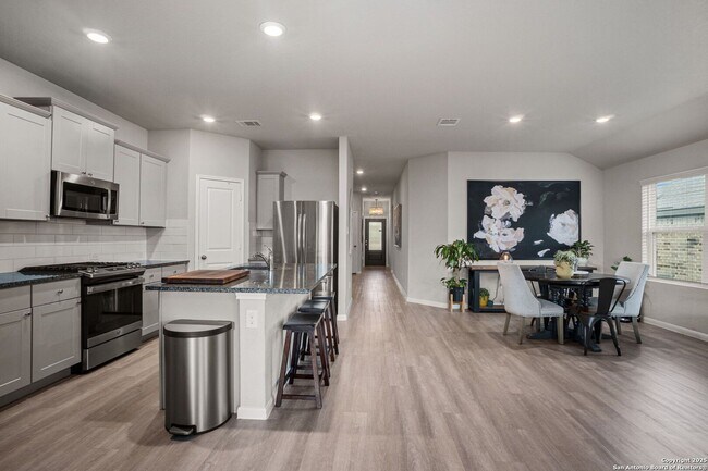 Foto del edificio - 3 Bedroom/2 Bath Potranco Run Subdivision