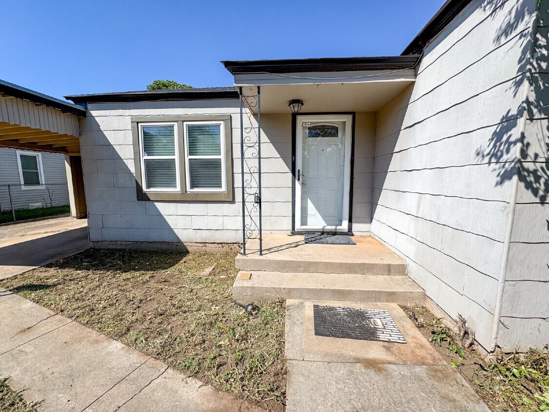 Primary Photo - 2-bedroom, 1-bath home in Maxey Park