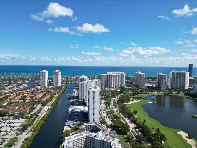 Foto del edificio - 3625 N Country Club Dr