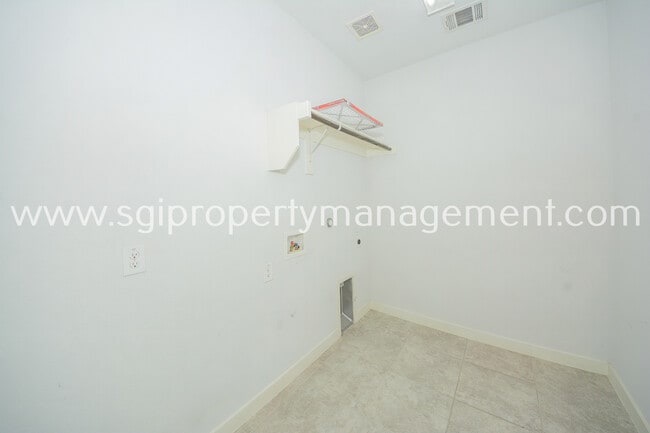 Building Photo - 5812 Hickoryhill Rd