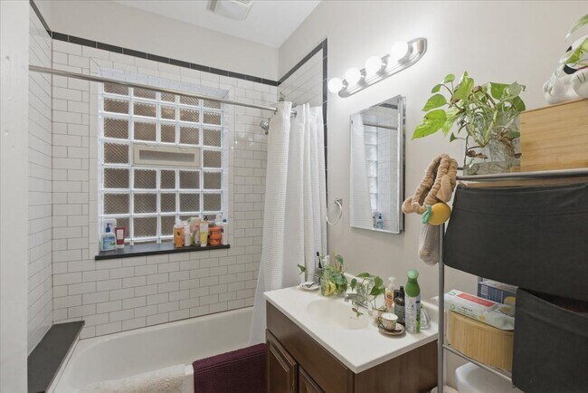 Building Photo - 1042 North Kedzie-1