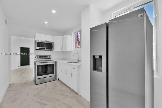Foto del edificio - 3025 NW 8th Ave