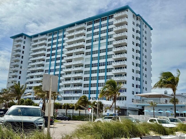 Foto del edificio - 3111 N Ocean Dr