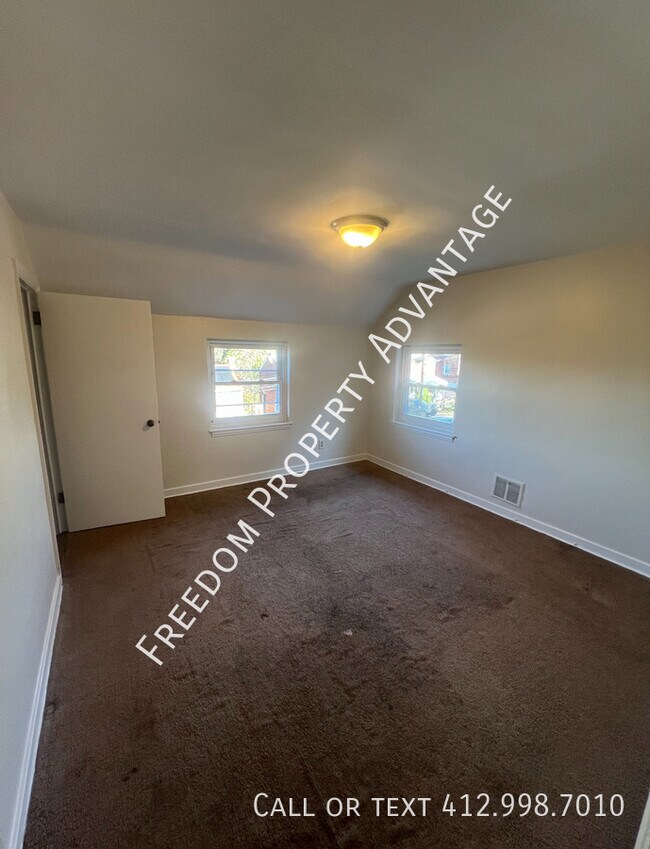 Building Photo - 2066 Lindsay Rd