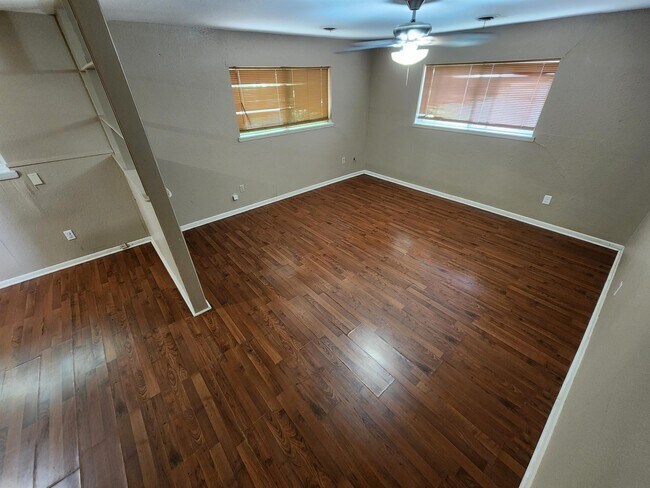 Foto del edificio - 804 W 7th St