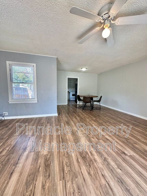 Building Photo - 310 S Van Buren St