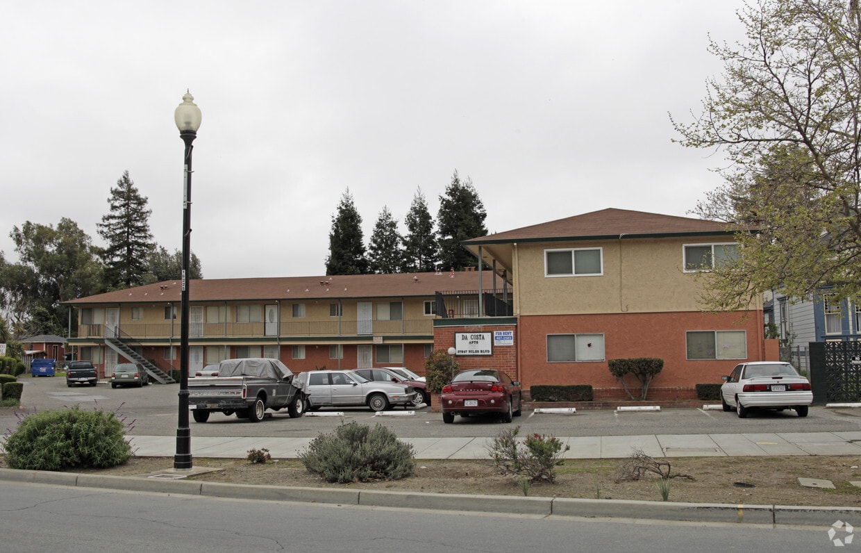 Primary Photo - DaCosta Apartments