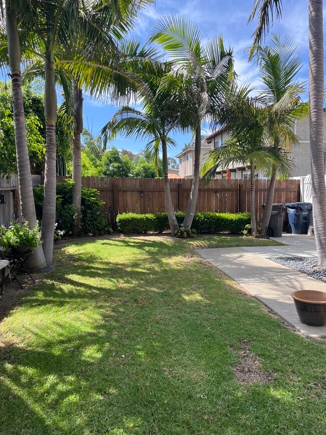 Hillview Yard Entry/Exit is the right of photo - 16522 Hillview Cir