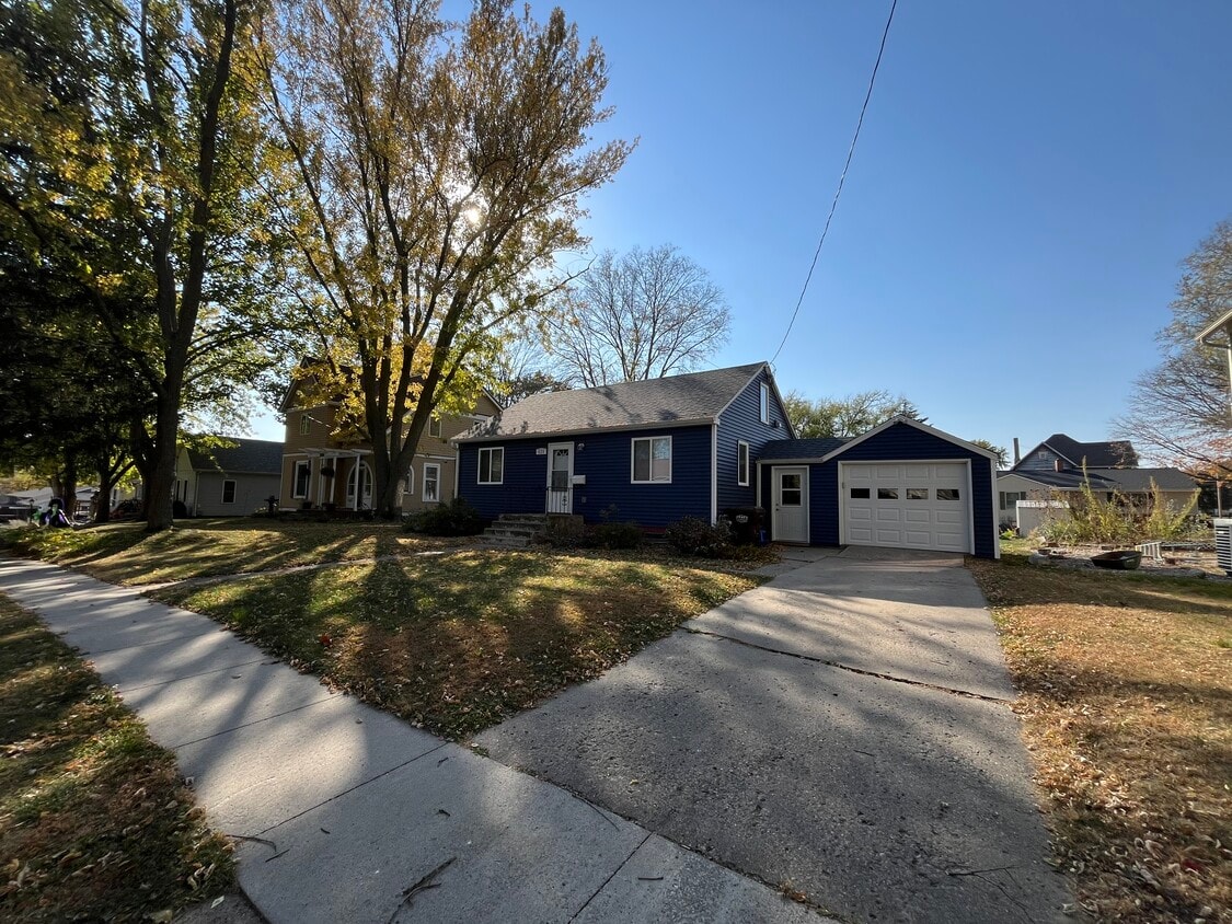 Primary Photo - 828 4th St