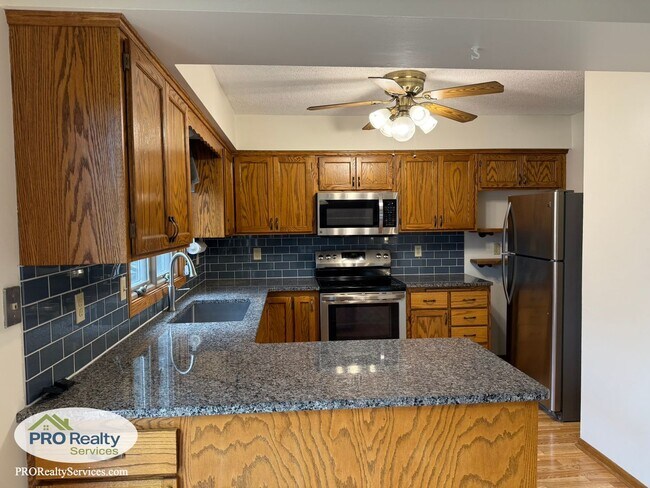 Foto del edificio - 3 Bedroom Home in Shoreview