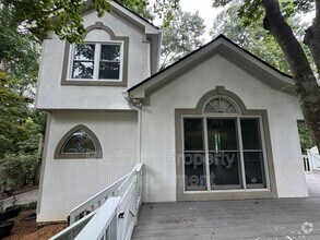 Building Photo - 3025 Lakeside Dr